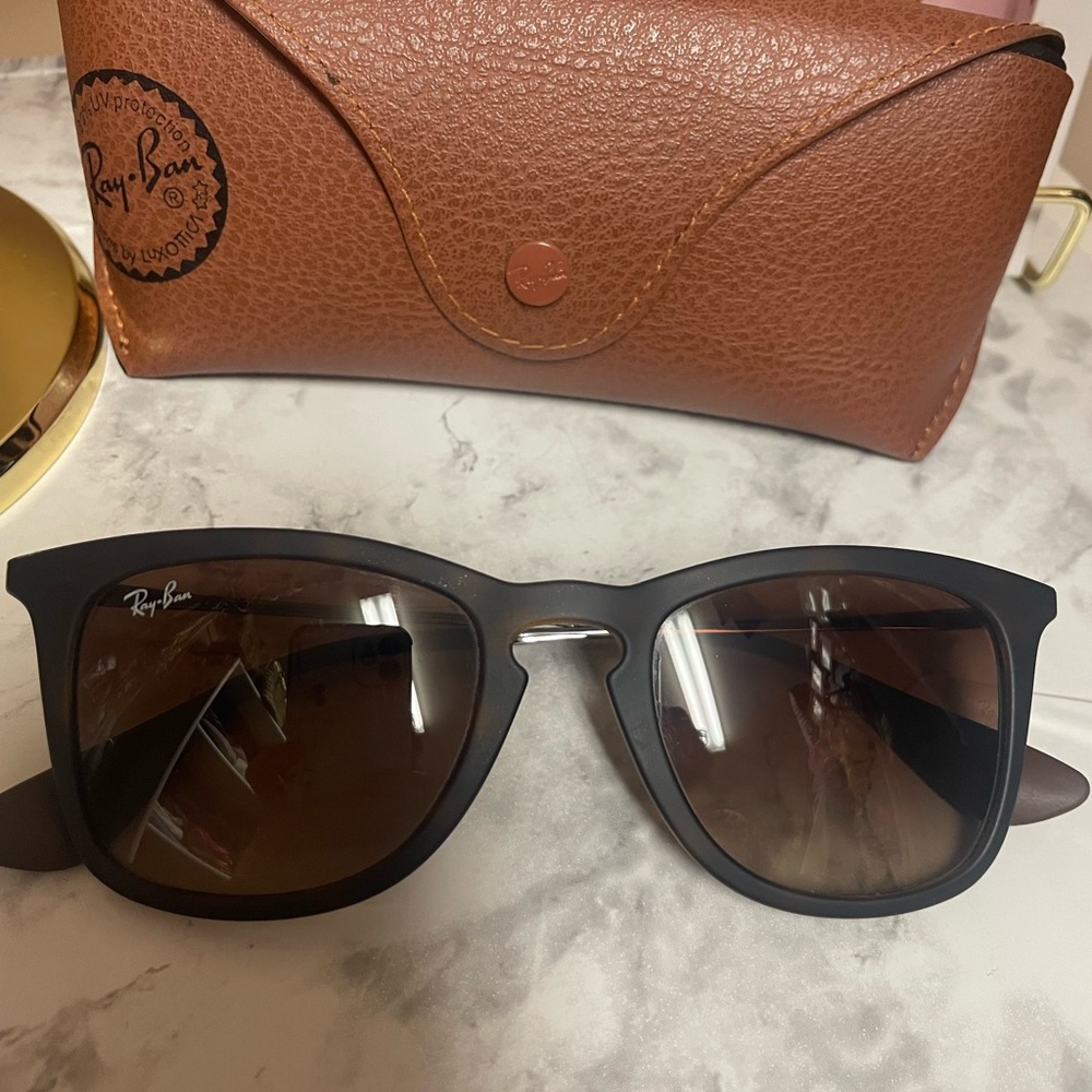 Used Ray-Ban Erika Classic